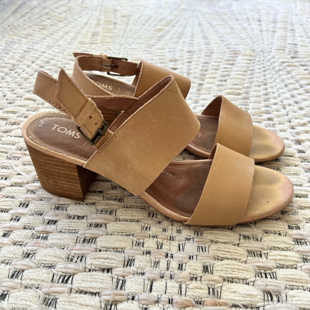 TOMS Women’s Tan Leather Two-Band Block Heel Sandals